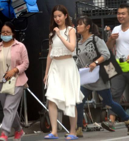  谁说一胖毁所有发福以后的刘亦菲,反而更有女人味了