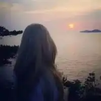 情侣头像背影海边动漫情