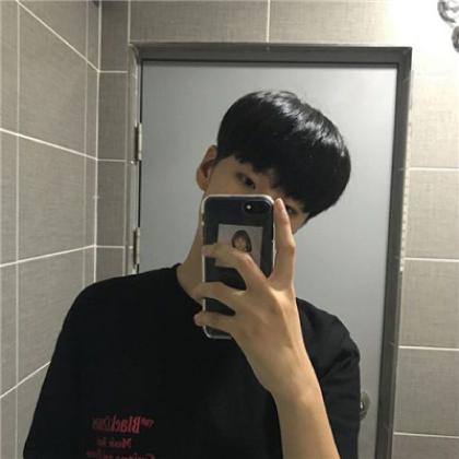  手机控男生头像,帅气男生头像手机控对着自己