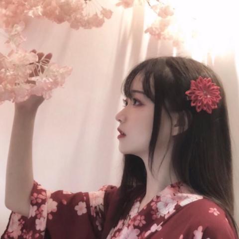  ins草莓味女生头像我要做的多努力才能成为你想要的人