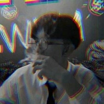  脸上没服灿烂的微笑,男生头像帅气冷酷霸气