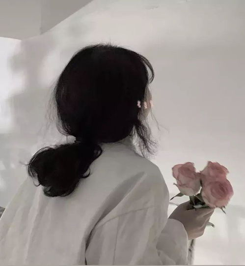  有没有那种性冷淡风又有点a的壁纸或者女生头像