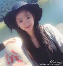  孙桐林女友似邻家女孩清纯可人比花美