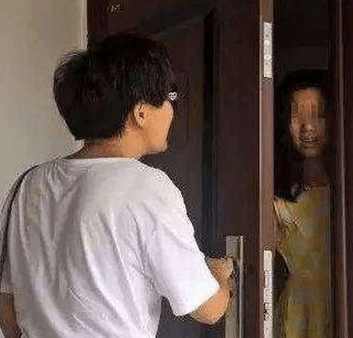 男子合租房内经常听到肉麻声音,等打开房门的时候却傻了眼