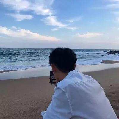  男生头像六月,每个人都会有一个新的身份,每个人都有回不去的过去
