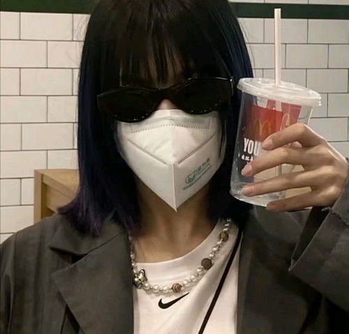 头像女生霸气冷酷真人