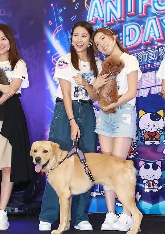  李泽楷90后小女友出席活动,留长发超甜美,打扮邻家还像学生妹