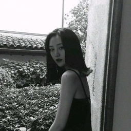  伤感孤单黑白女生头像痴情有罪我来背