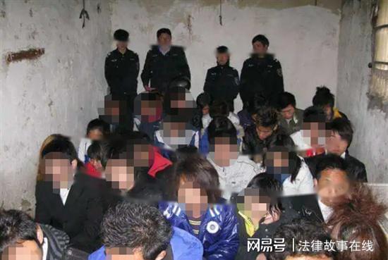  四川一男子坐飞机与漂亮女友奔现,第一天逛街吃饭,次日坠楼身亡