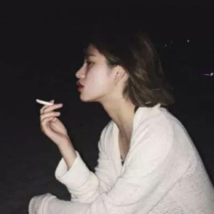  成熟女生qq头像,享受着孤独又渴望快乐的女生