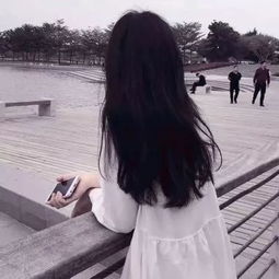 qq伤感头像男生背影