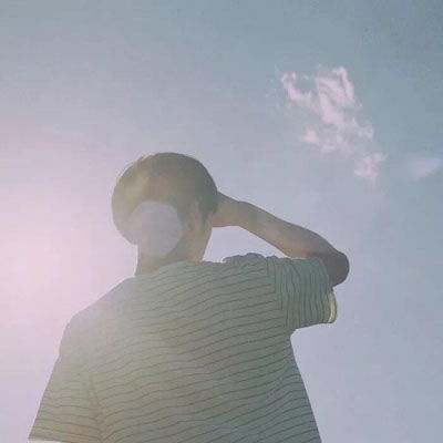  男生头像阳光帅气背影暖男侧脸高清图片