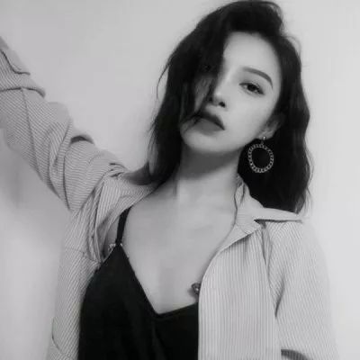  女生头像伤感黑白女头