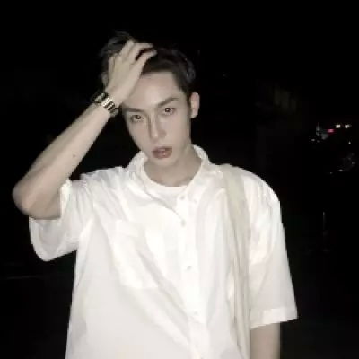  干净男生头像丨他会找到他的月光你也会找到自己的月亮.