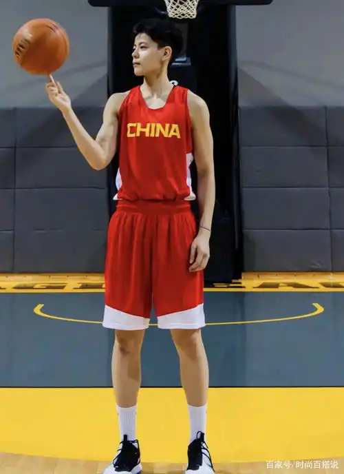  杨力维妹妹杨舒予火起来了,不愧是最帅女篮,颜值高的没得说
