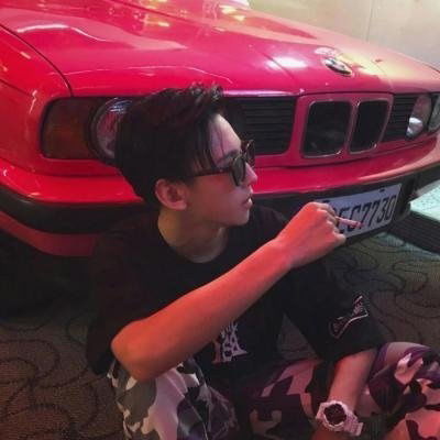 伤感男生头像抽烟