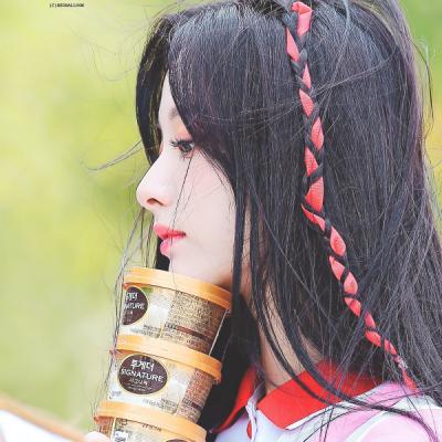  长发唯美女生头像侧脸长发飘飘