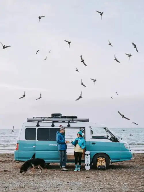 这对异想天开的小情侣把家装进4㎡房车,7个月环游大半个中国,低成本还超浪漫