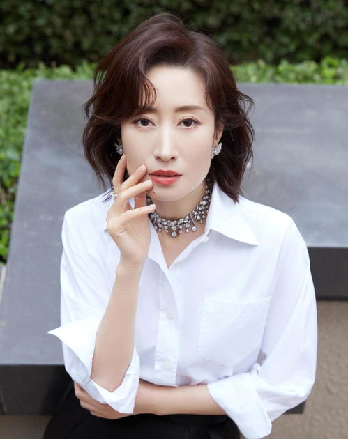  她是靳东胡歌最敬爱的女人,事业当红期选择生子,却被丈夫抛弃