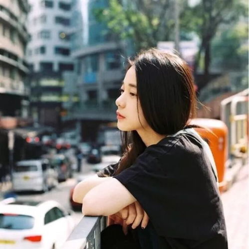  在你面前,我已经学会了假装坚强