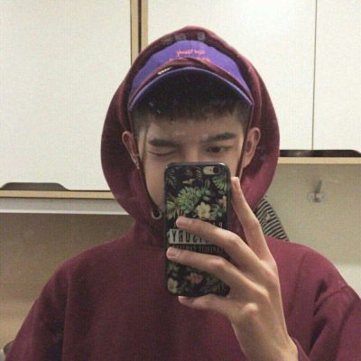  qq头像男生拿手机遮脸冷漠用手机遮脸图片