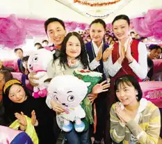  深圳小伙万米高空成功求婚