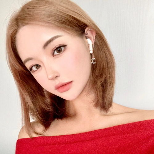  齐肩短发美丽女人