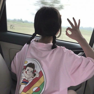  微信头像女生简单大方背影被风抚养成人