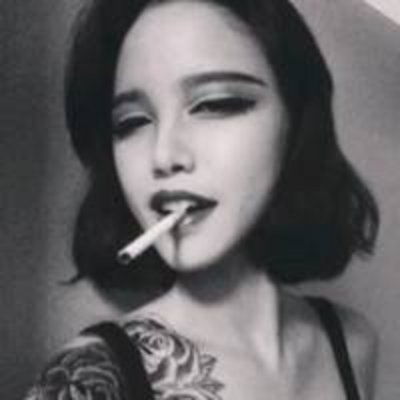  qq霸女生抽烟头像超拽