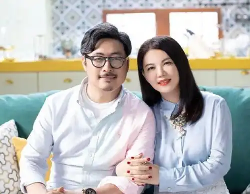  李湘意中人早就露面九月晒出跟男子穿情侣衫画面,bgm意味深长