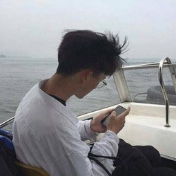  伤感颓废男生个性qq头像2018精选对不起我爱上了你改不掉了