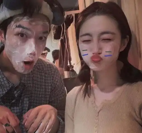  暗恋你的男生,虽然嘴上不说,但其实这3种动作早就出卖了