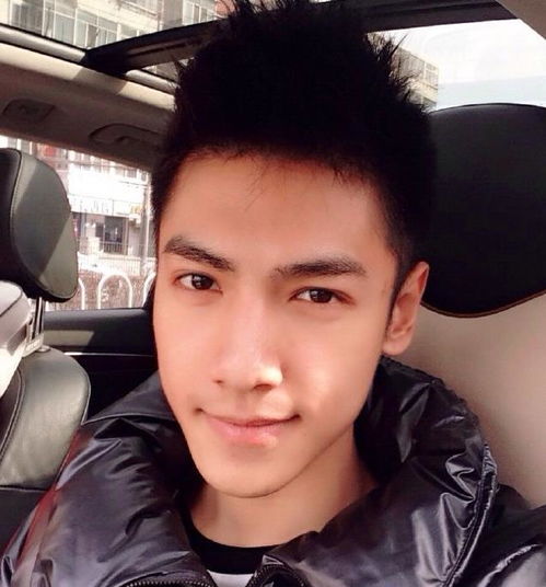  男明星出道前成毅中二,任嘉伦非主流,看到罗云熙花美男一个