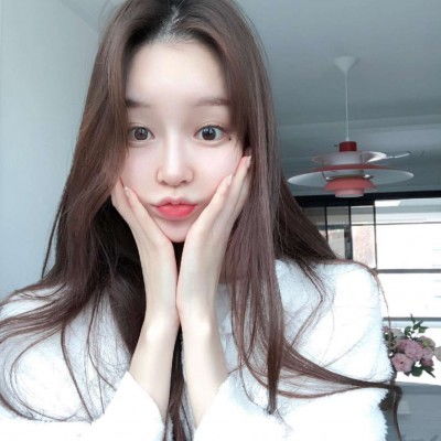  2019最潮最火女生头像长发搞怪可爱点的美女