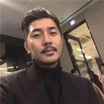  成熟稳重的男生陌陌头像高清大图我不喜欢说爱只喜欢谈钱