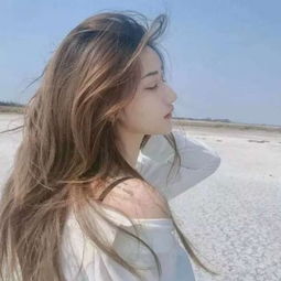  2018最潮qq头像背影女生长发没有人喜欢孤独只不过是害怕失望