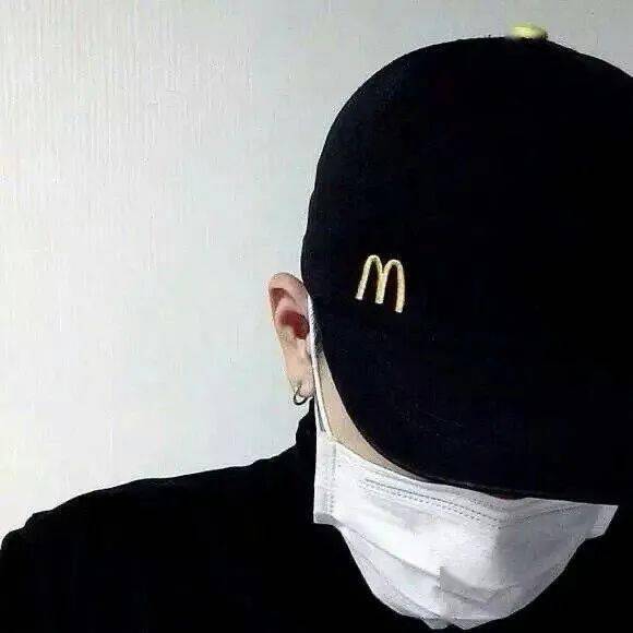 男生戴口罩头像王登峰