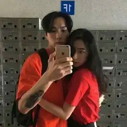  好看的个性情侣小丑头像一对两张我会陪你从校服到婚纱