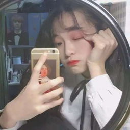  看手机女生拿手机遮脸头像