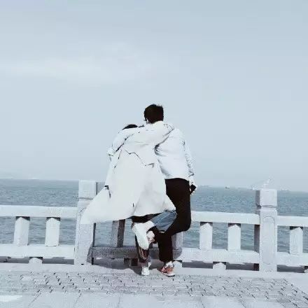  旧友难维持新友难交心