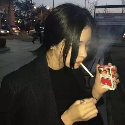  简单霸气的女生个性签名,高冷至极