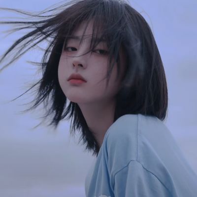  短发女生头像