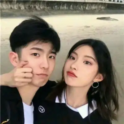  微信情侣个性头像一对两张,喜欢你进进出出专注的神情