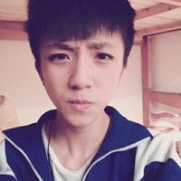  下面的这个头像,里面的男生叫什么名字啊