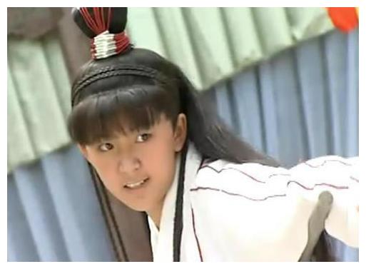  被吴京宠,靠女扮男装成名的龙小云张辰,今31岁美成这样