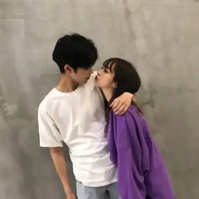  qq个性头像情侣亲吻一对两张甜美浪漫任何天气都适合想你
