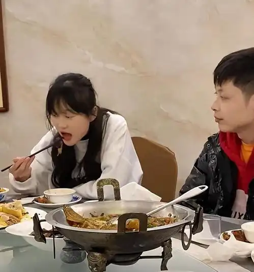 广西一女生相亲相到老板,回去上班两人都很尴尬心动了,不敢说