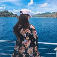  女生背影戴帽子头像背影霸气的带帽子的女生头像