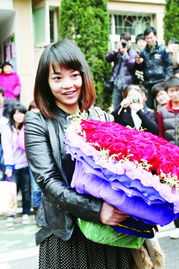  大四男生女生宿舍前霸气求婚遥控飞机送订婚戒