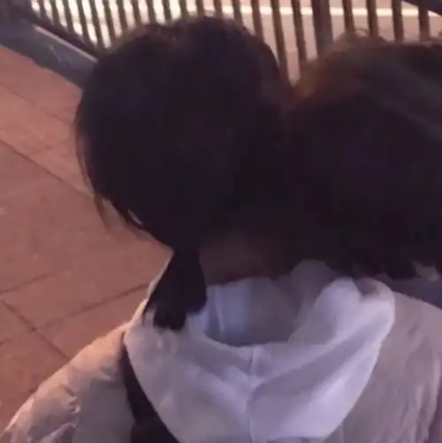 情侣头像我觉得一个女孩最酷时就是她没有任何喜欢的人的时候